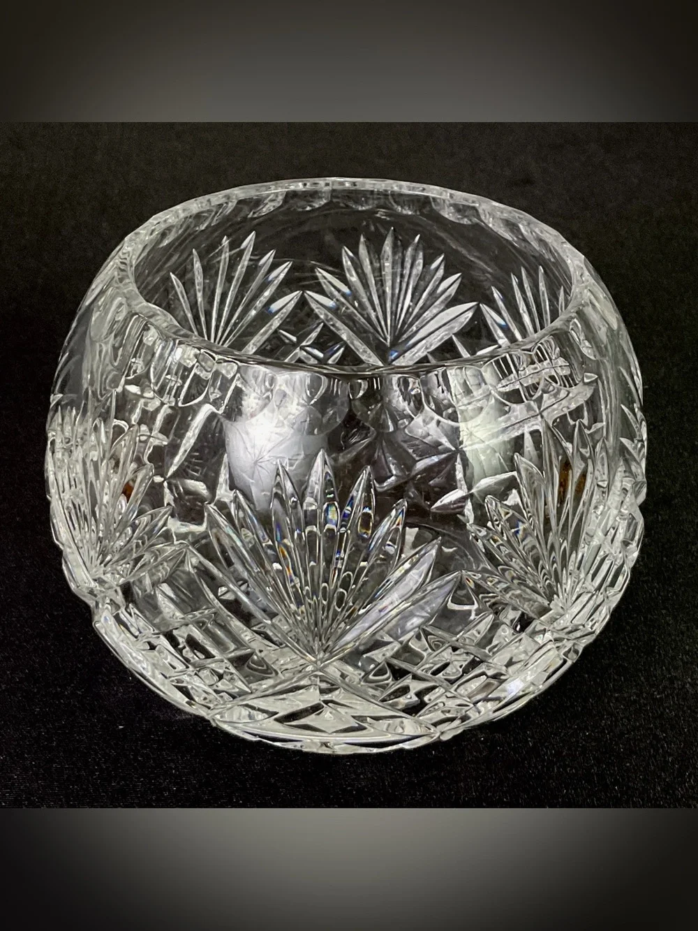 Superior cut crystal-lidded Rose Bowl/dresser jar